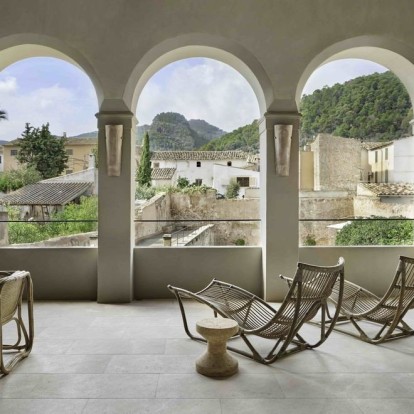 Η ανακαίνιση μιας βίλας στη Μαγιόρκα αγγίζει ευαίσθητες χορδές