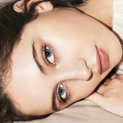 Monochrome makeup: Πώς θα υιοθετήσετε τη μεγαλύτερη τάση του φθινοπώρου