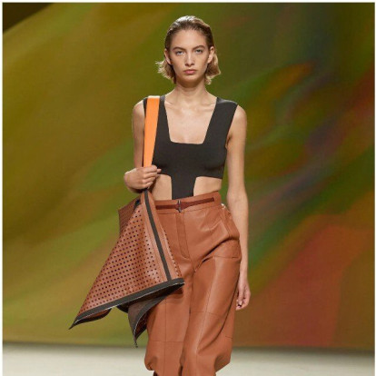 PFW: Ο οίκος Hermès μας έδειξε τον "δρόμο" για τις πιο stylish διακοπές το επόμενο καλοκαίρι
