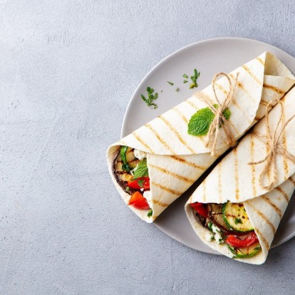 Λατρεύετε την τορτίγια; Ο Άκης Πετρετζίκης αποκαλύπτει τις καλύτερες συνταγές για εσάς