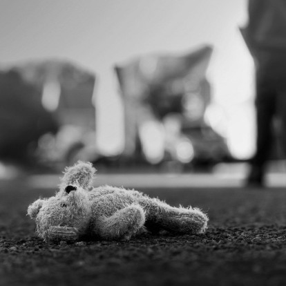 Παιδική σεξουαλική κακοποίηση: Ποιες είναι, στα αλήθεια, οι επιπτώσεις στην παιδική και την ενήλικη ψυχή;  