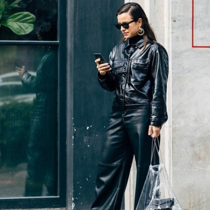 Updated styling tips για να φορέσετε το δερμάτινο παντελόνι 