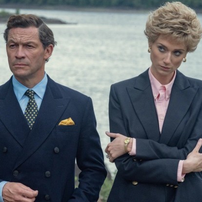  The Crown: Παρακολουθήσαμε τη νέα σεζόν του και καταγράφουμε όσα ξεχωρίσαμε 