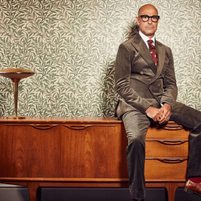 Stanley Tucci: Ο άνθρωπος που ξέρει καλά τι σημαίνει το γκρίζο χρώμα στη ζωή