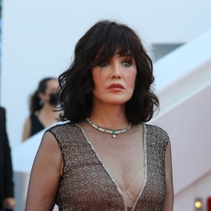 In My Lady: Η ηθοποιός Isabelle Adjani μας δείχνει τι έχει μέσα στην Dior τσάντα της