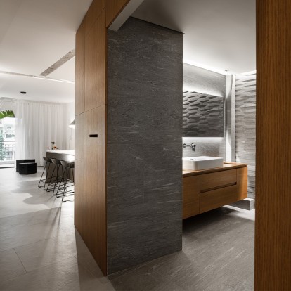 Ένα διαμέρισμα στη Θεσσαλονίκη γίνεται ύμνος στη γεωμετρία και την αφαίρεση 