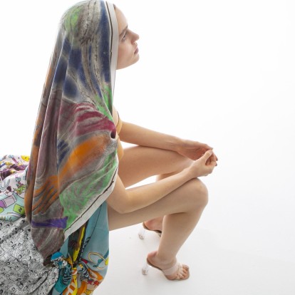 Τα μοναδικά  και “artsy”  ελληνικά μεταξωτά μαντήλια αποτελούν τα πιο ξεχωριστά δώρα για τις γιορτές!
