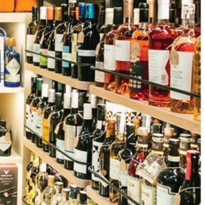 To sui generis concept κρασιού, με 250 μοναδικές ετικέτες στην Αγορά Μοδιάνο 
