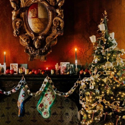 Μια ατμοσφαιρική κατοικία του 17ου αιώνα στη Βενετία «φόρεσε» τα γιορτινά της  