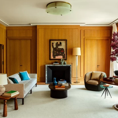 Ανακαλύψτε το κομψό Pied-à-Terre ενός art expert στην καρδιά του Παρισιού 