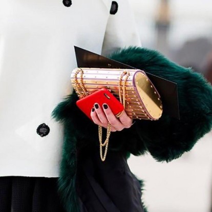 Clutch bag: Τα it designs που θα χαρίσουν λάμψη στις all day long εμφανίσεις σας 