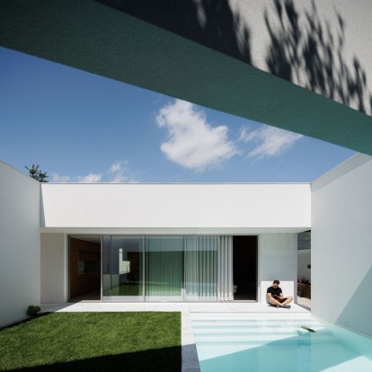 Mια βίλα στην Πορτογαλία αποτελεί την ιδανική έμπνευση για όσους αγαπούν το σύγχρονο design 