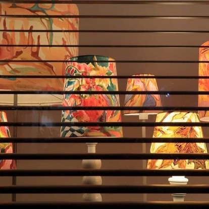 «Εξήντα Μικροί Ήλιοι»: Εντυπωσιακά έργα τέχνης κοσμούν τις Βιτρίνες Τέχνης ΟΤΕ στη Θεσσαλονίκη 