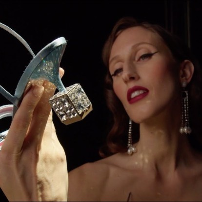 Η νέα Spring/Summer 2023 συλλογή του Roger Vivier υμνεί τη θηλυκότητα των French Girls 