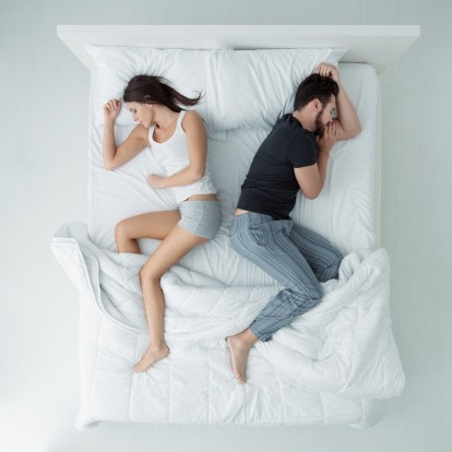 Sleep Divorce: Γνωρίζετε τι είναι και πώς μπορεί να σώσει τη σχέση σας; 