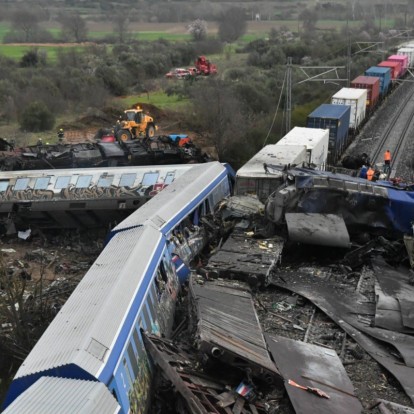 Μαύρη μέρα για την Ελλάδα: Τραγωδία δίχως τέλος στα Τέμπη και τριήμερο εθνικό πένθος