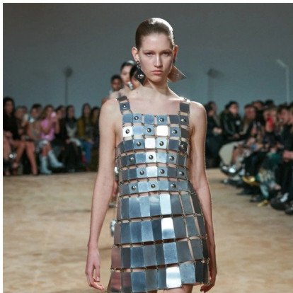 PFW: Ο οίκος Paco Rabanne απέτισε φόρο τιμής στον αείμνηστο σχεδιαστή του 