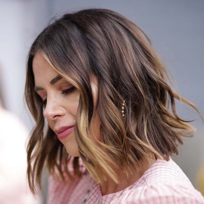 Oι νέες τάσεις που θα επικρατήσουν στα χρώματα, τα κουρέματα και τα χτενίσματα το 2023  