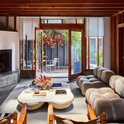 Εμπνευστείτε από μια 70's κατοικία στην California που μας φέρνει πιο κοντά στην άνοιξη 