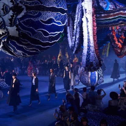 Dior F/W23: Η Maria Grazia Chiuri δημιούργησε ένα show-φόρο τιμής στη Catherine Dior